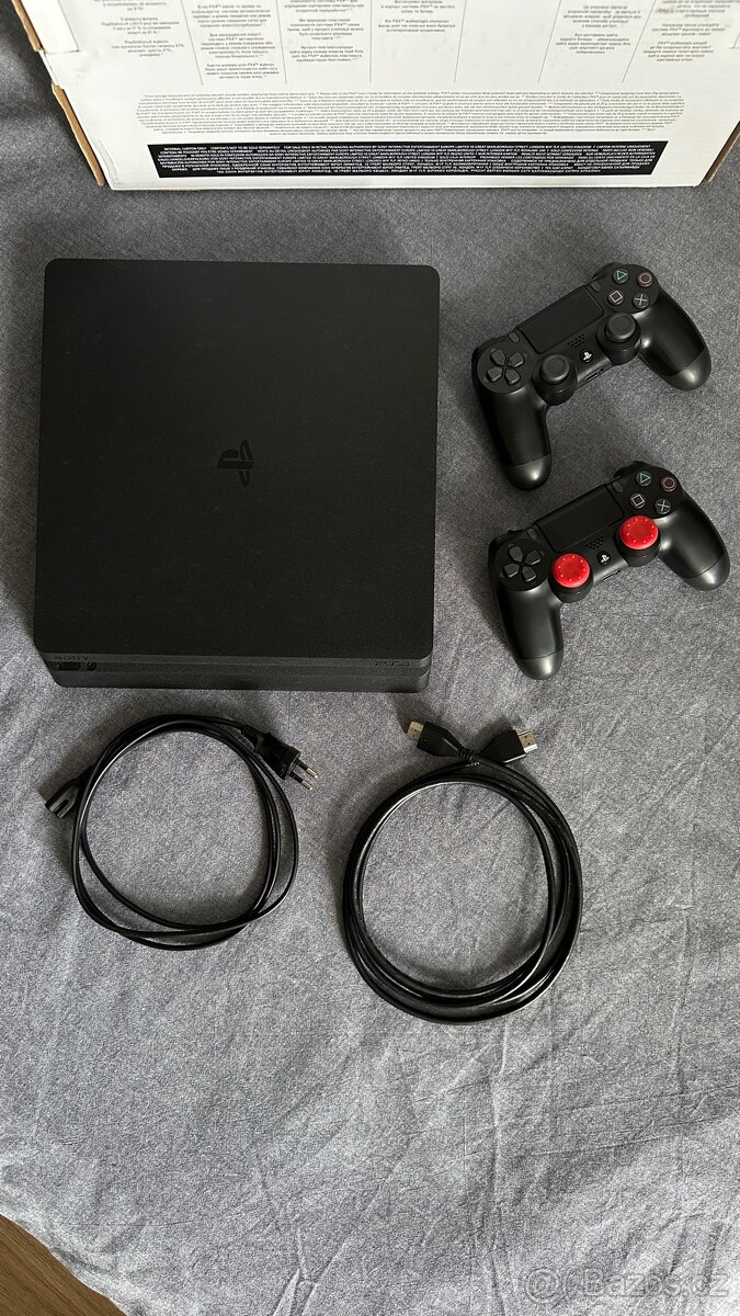 PlayStation 4 (PS4) Slim 1TB + 2x Dualshock 4