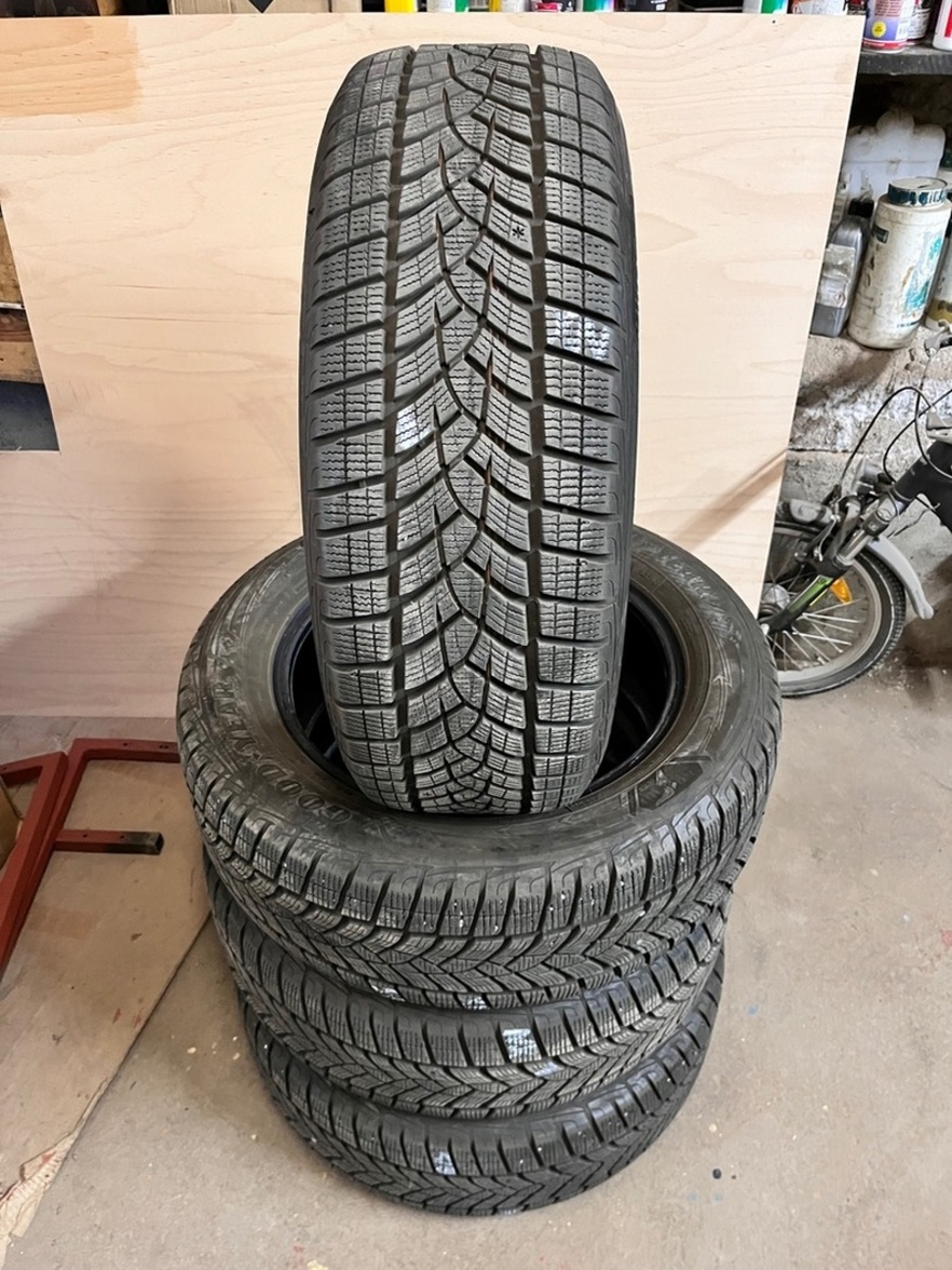 235/60 R18 107H zimní pneu GoodYear - 2023