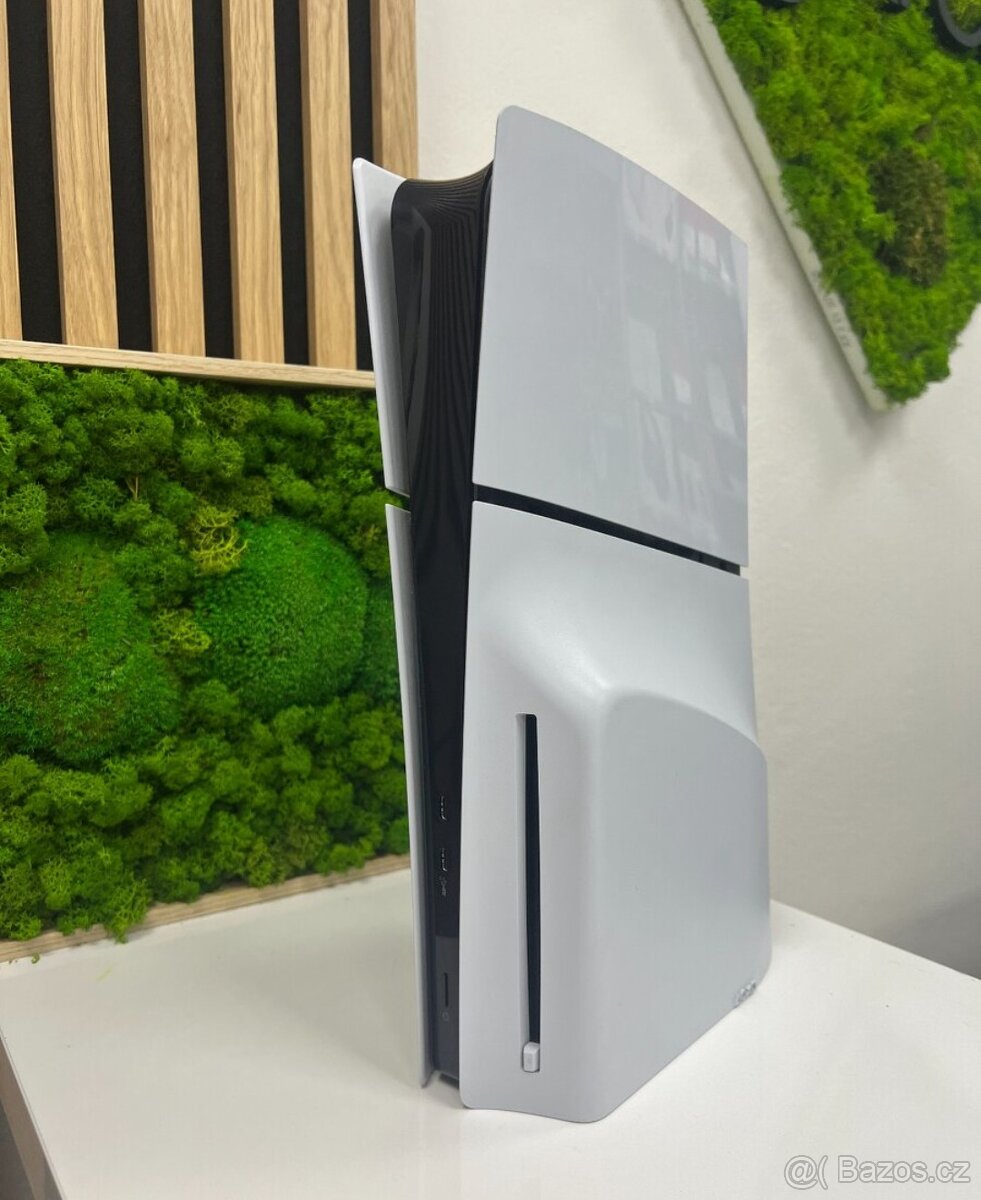 PlayStation 5 slim / mechanika