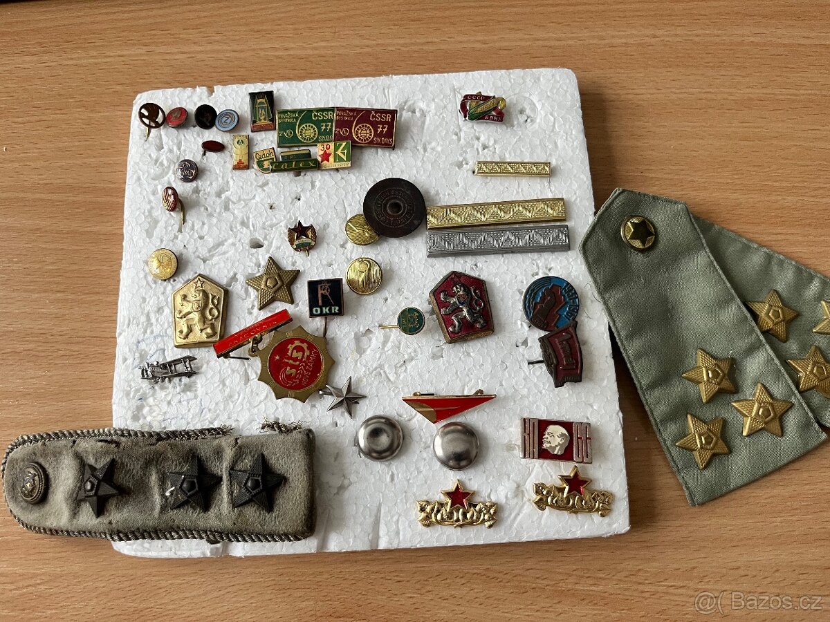 Hodnostní označnení ČSLA a knoflíky