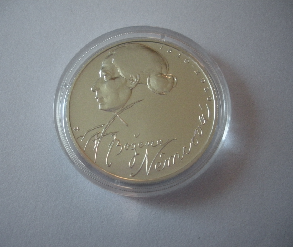 Stříbrná mince 200 Kč Božena Němcová stand