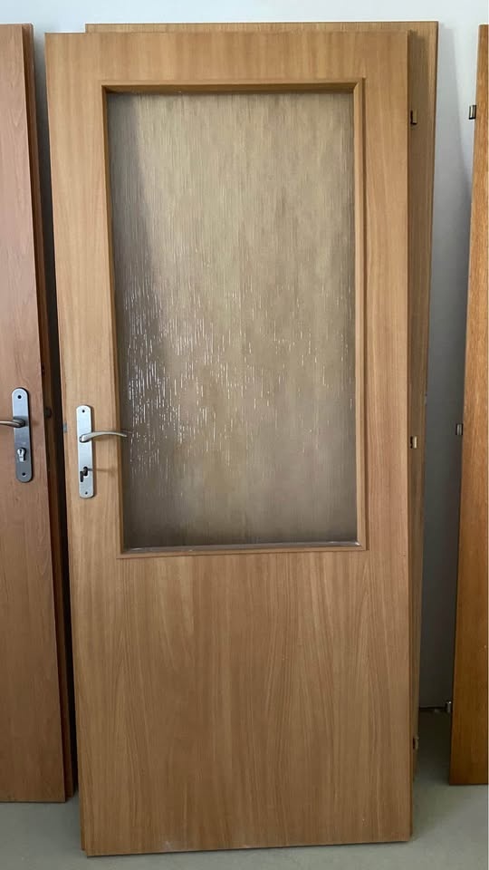 koupím dveře 80 pravé