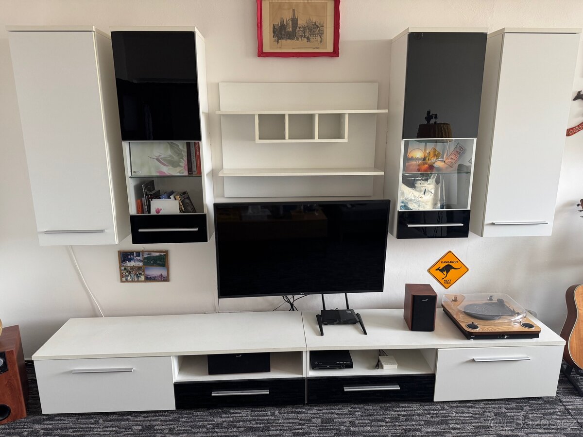 Obýváková TV stěna - ZA ODVOZ