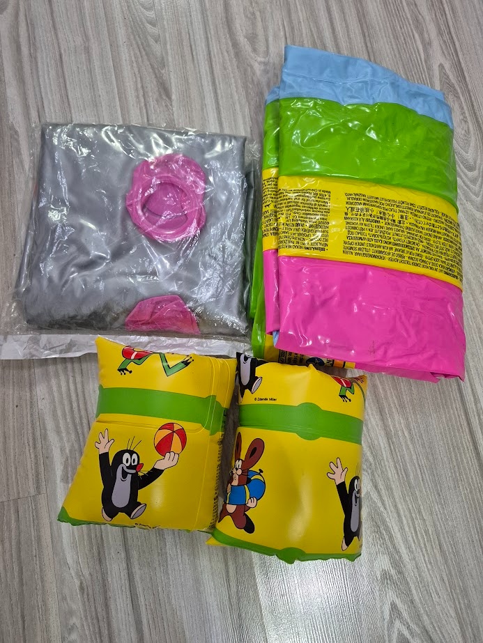 Nové i použité nafukovací věci do vody-rukávky,lehátko,bazén