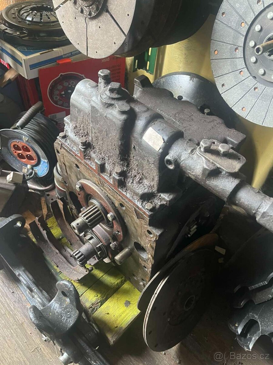 Motor MMZ D245, převodovku na Traktor Bělorus 820, 952.