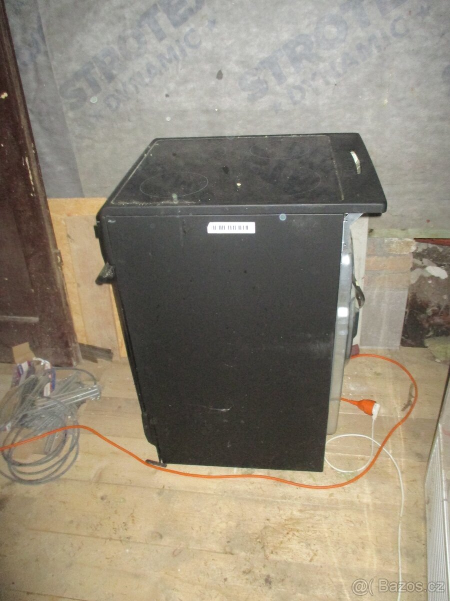 Amica sporák s časovačem-elektrický+ skloker.deska