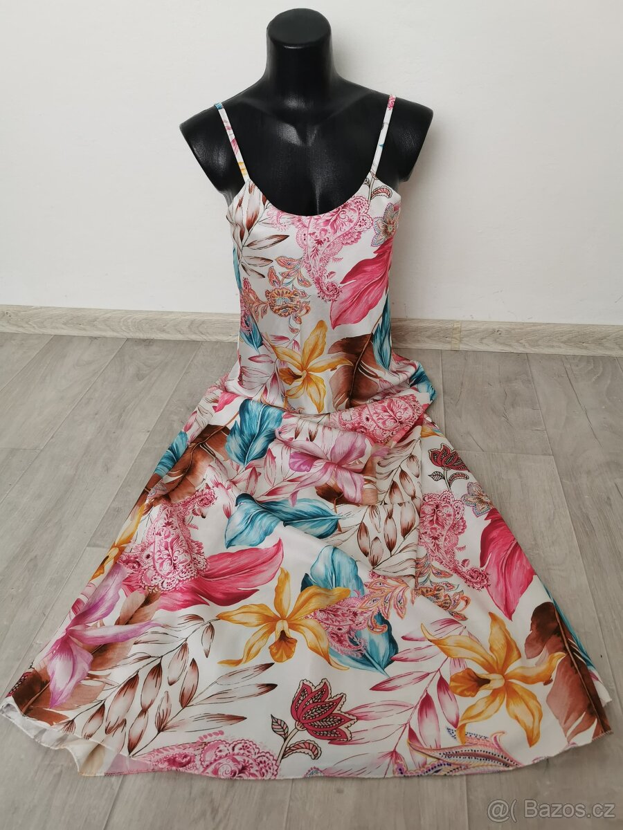 Krásné letní vzorované šaty - Vel. S-S/M-M