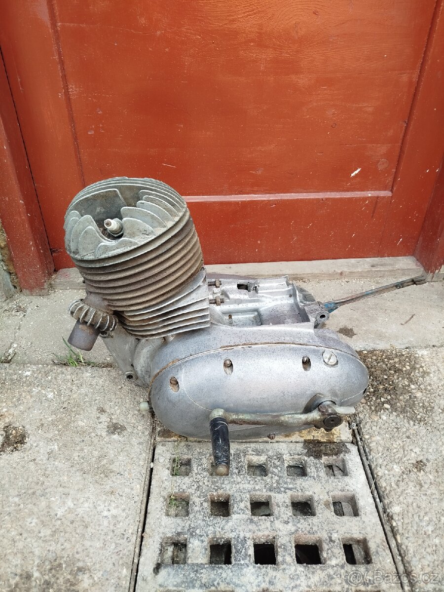 Motor ČZ 175