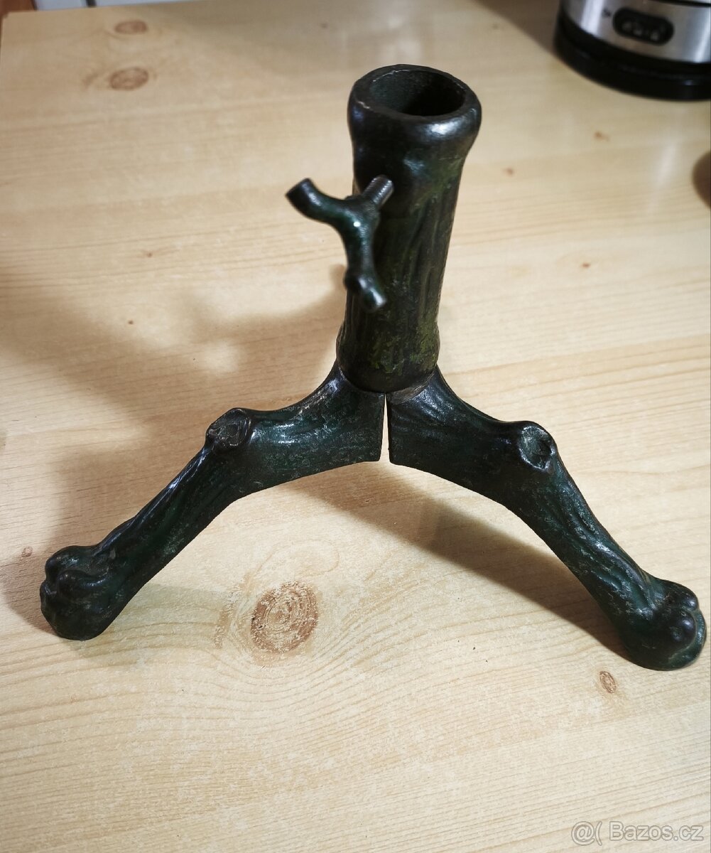 Stojánek na stromeček, litinový