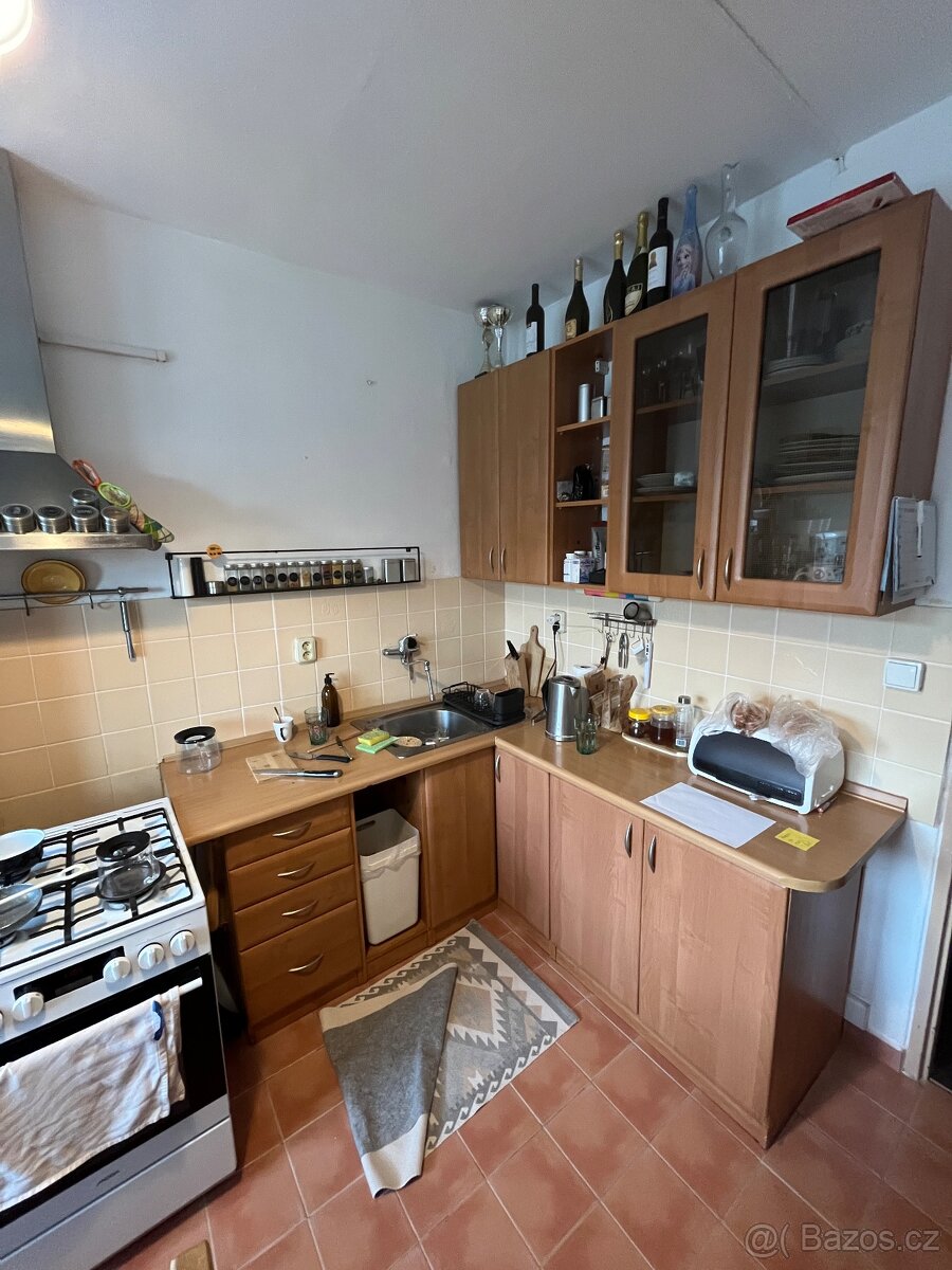 Prodám starší funkční kuchyni