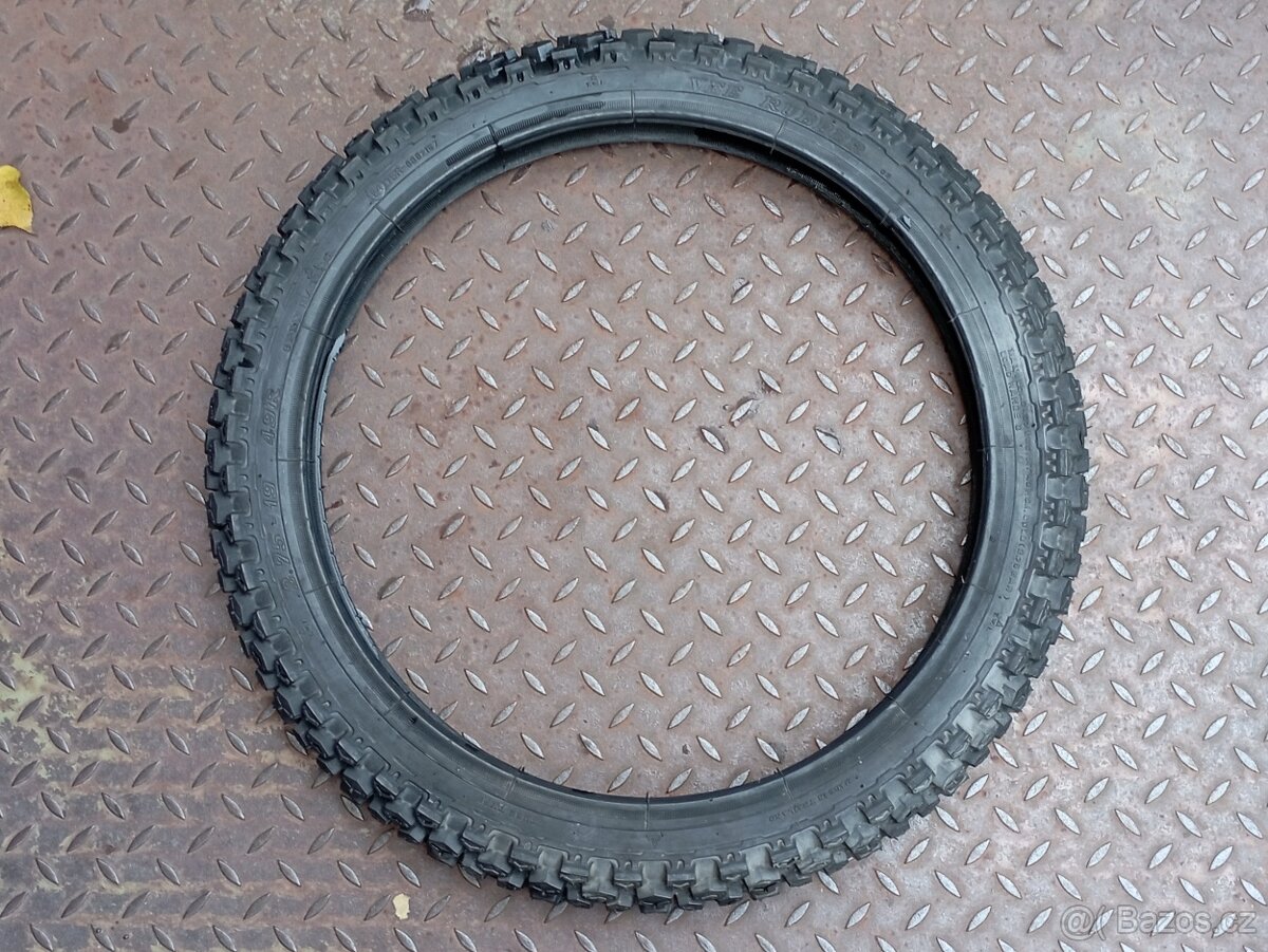 Starší pneu VEE RUBBER 2,75-19 NEPOUŽITÉ