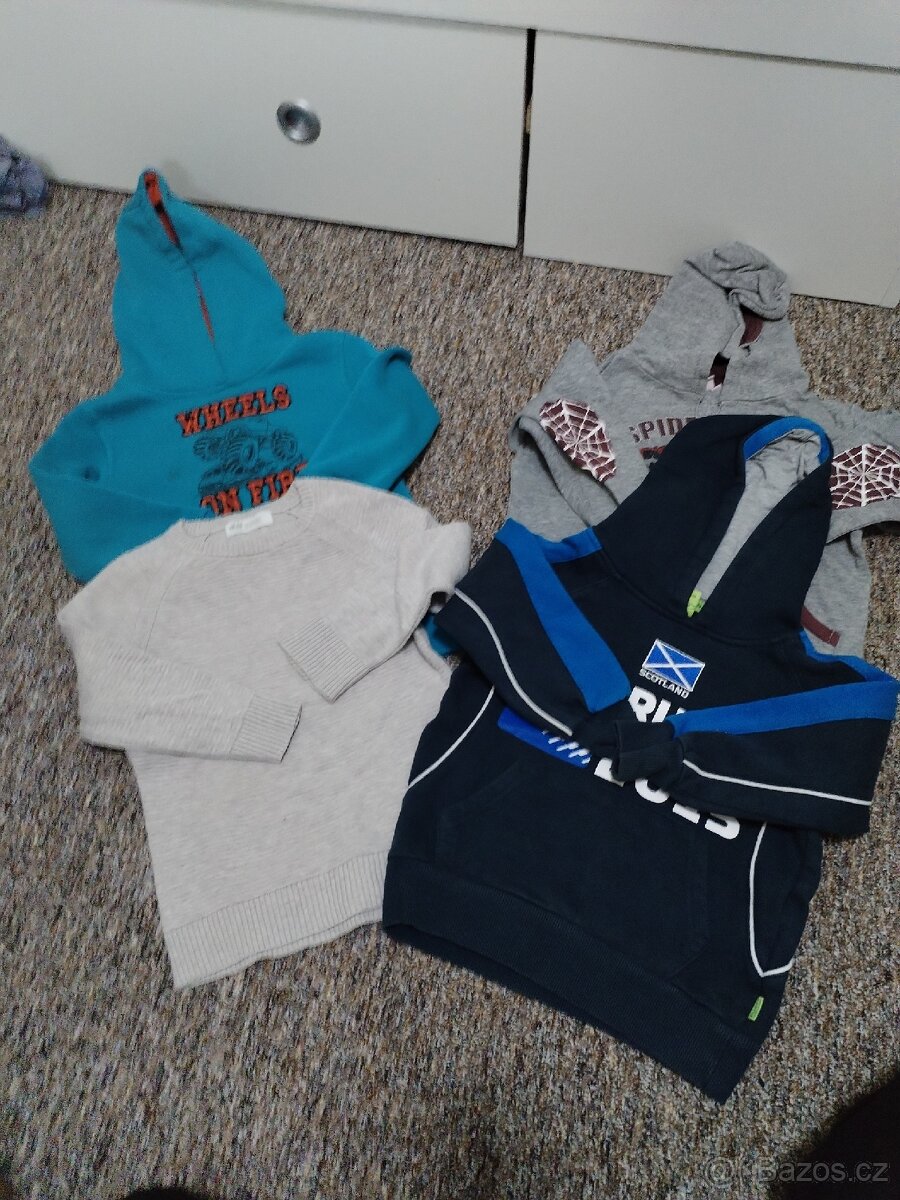 Dětské oblečení + slipy vel. 104
