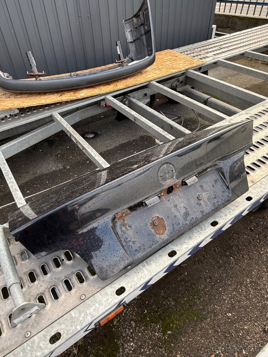 BMW E36 kufr a zadní nárazník.