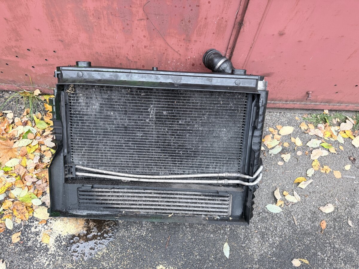 BMW e61 Chladičová stěna