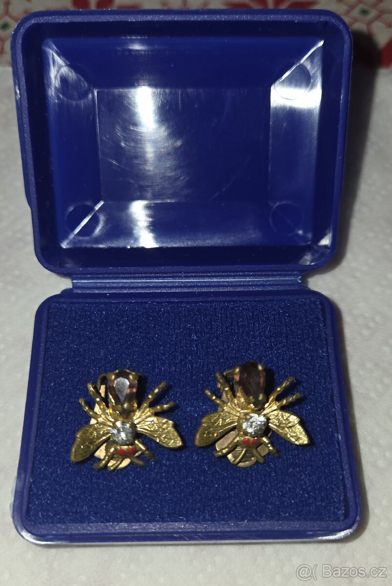 Brože ve tvaru mouchy