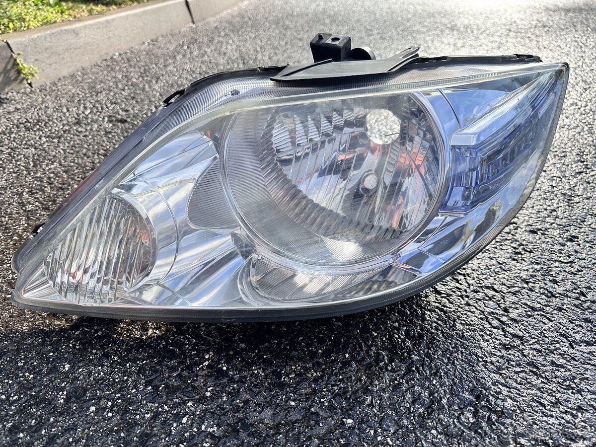 Honda City - přední levé světlo