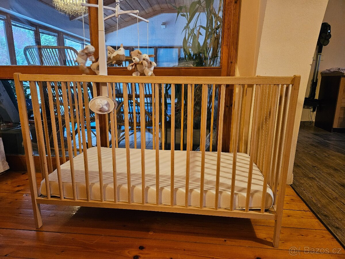 Dětská postýlka IKEA 120x60 cm + matrace + doplňky