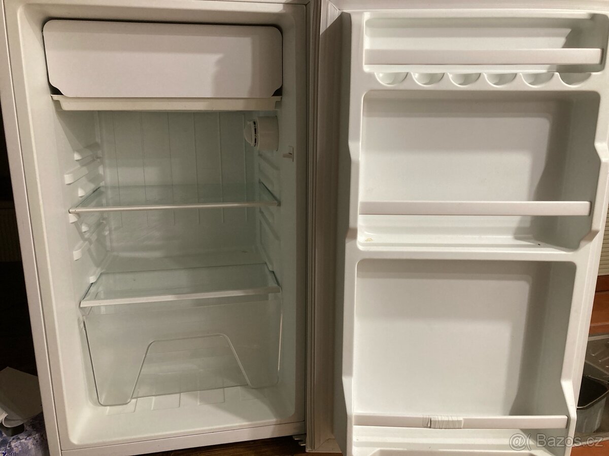 Guzzanti lednice s mrazákem, objem 97 l - pouze 88 kWh/rok