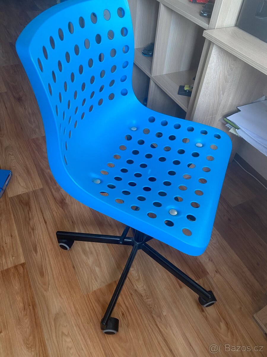 Otočná židle