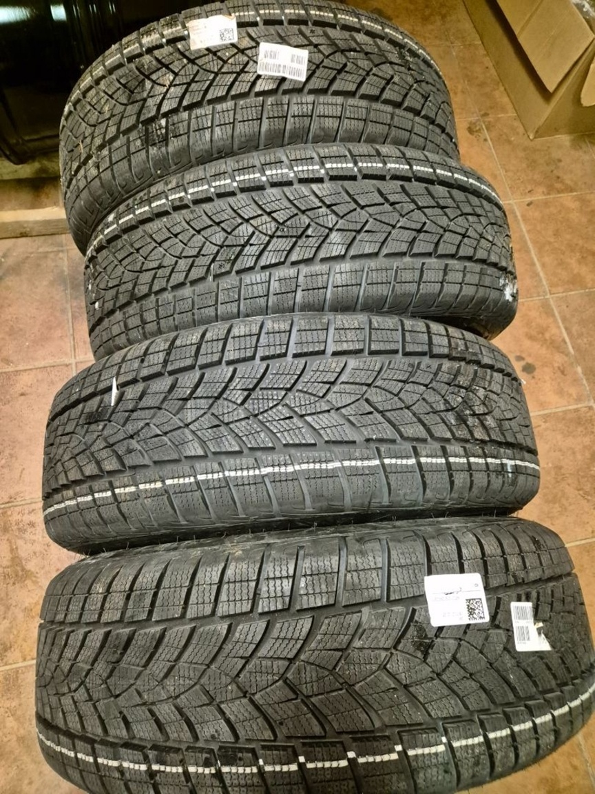Nové zimní pneu Goodyear 215/55/18