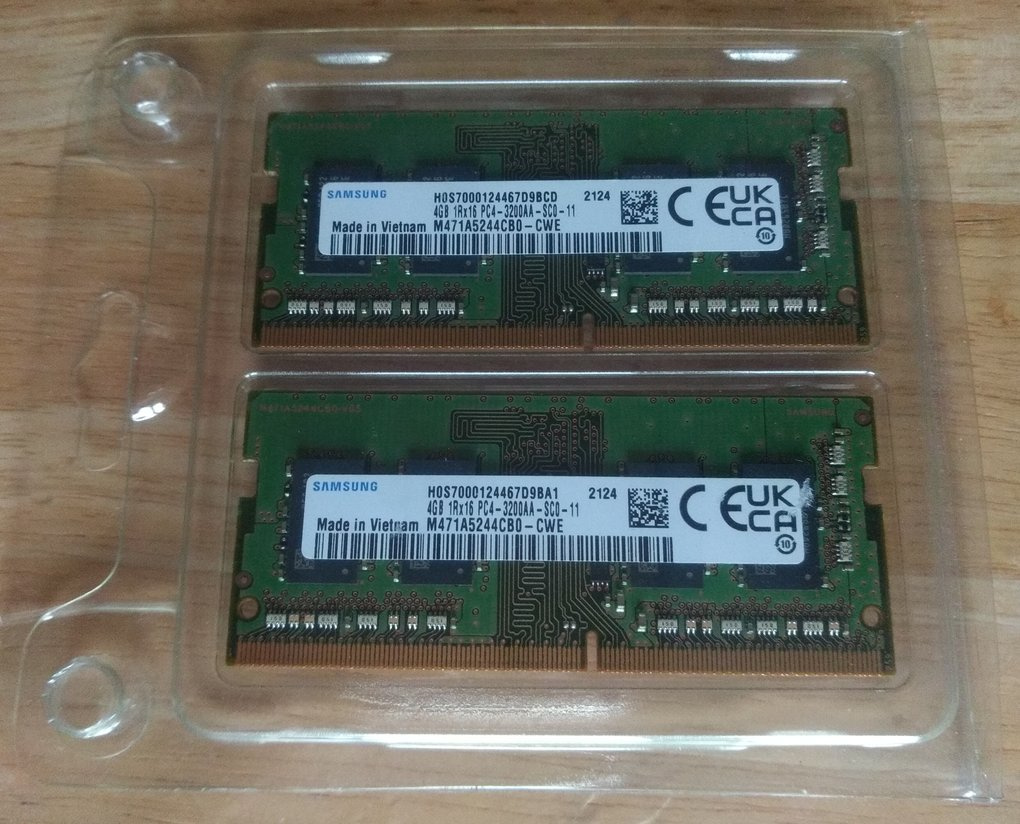 Prodám SAMSUNG M471A5244CB0-CWE 4GB (1x 4GB) 3200MHz