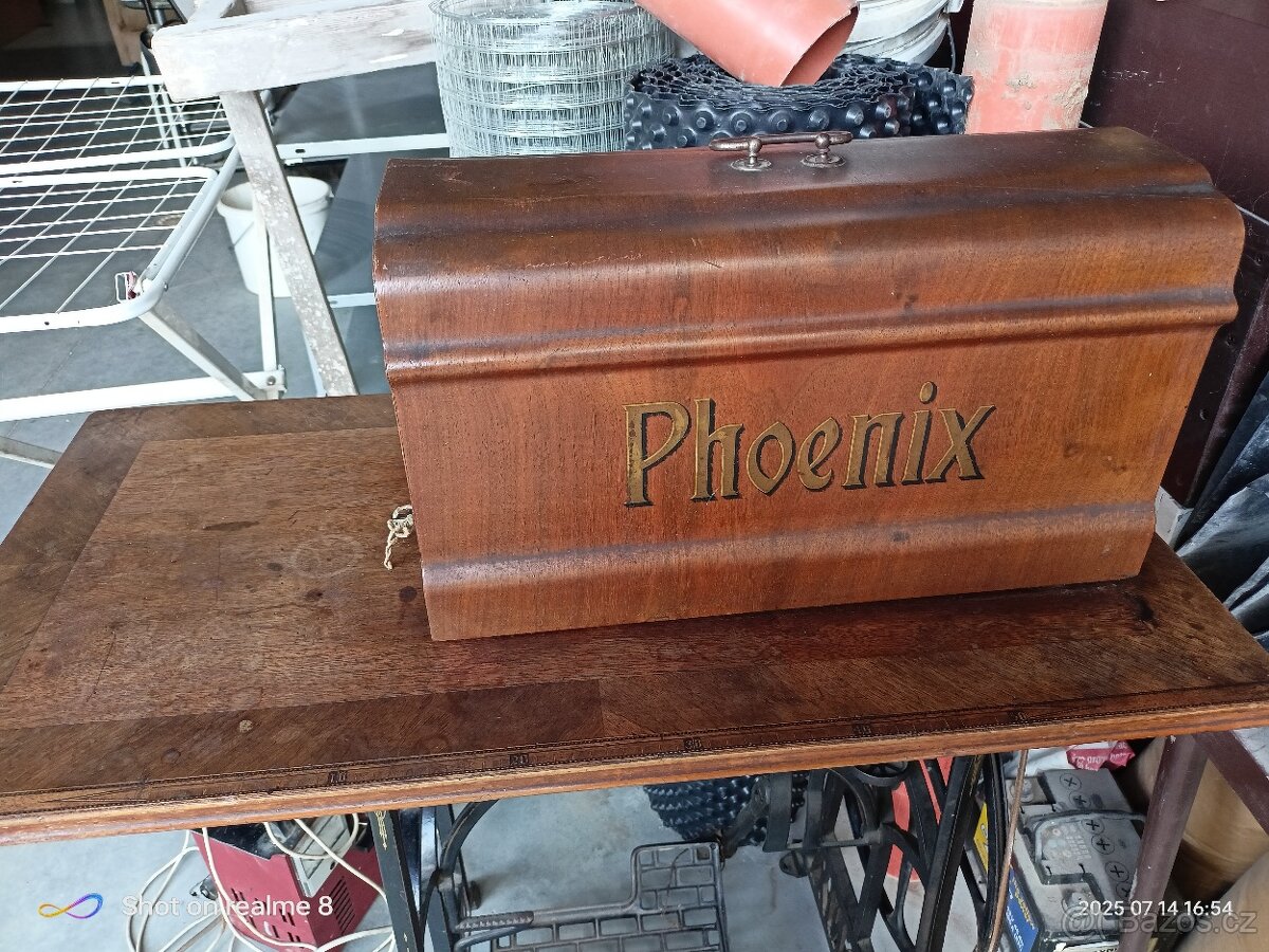 Starožitný šicí stroj Phoenix