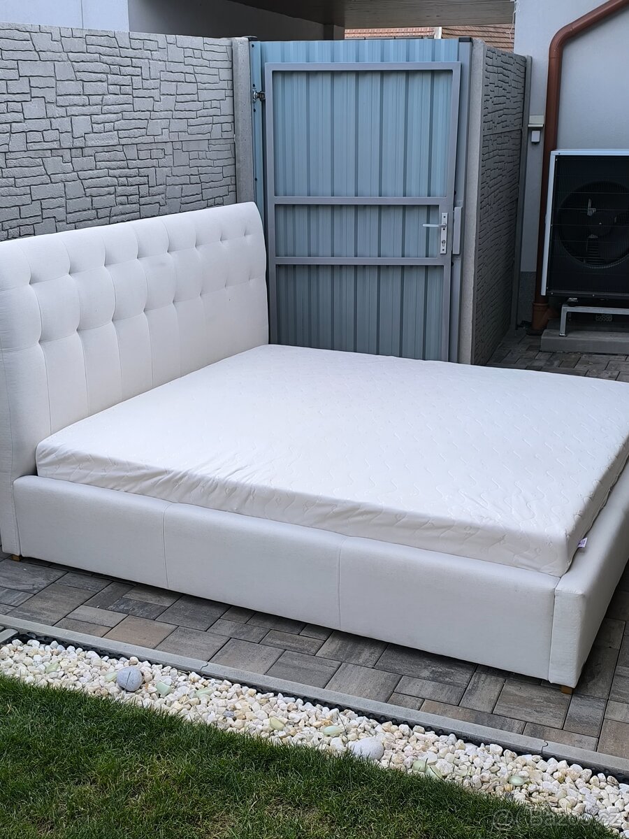 Prodám luxusní postel VERONA + Matrací 180cm x 200cm