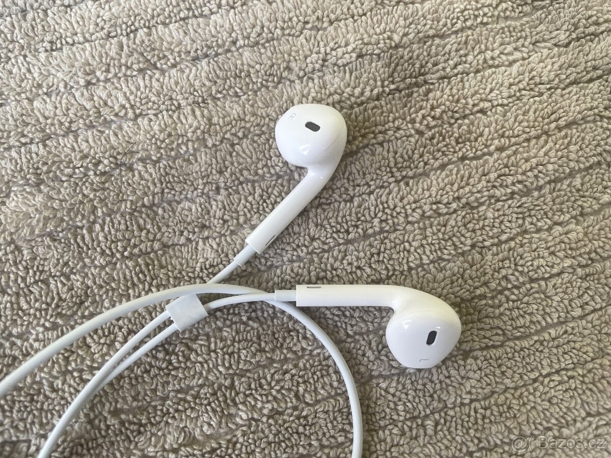 Apple sluchátka