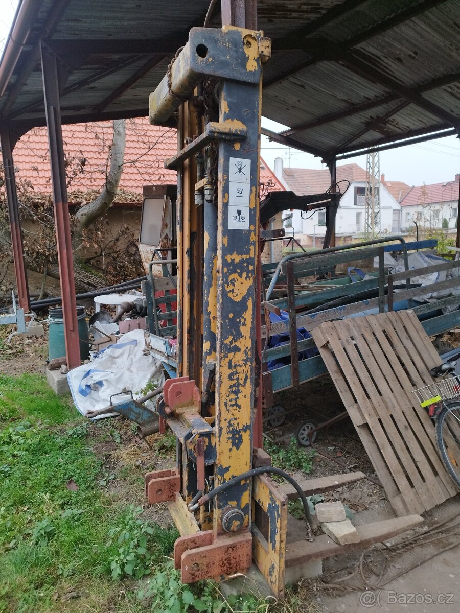 Zdvihací zařízení za traktor