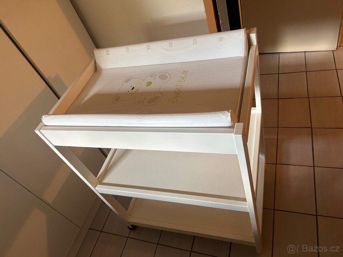 Přebalovací pult s podložkou