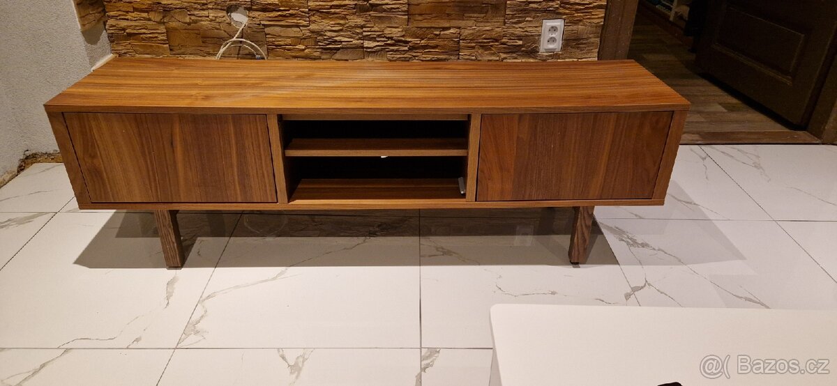 Tv stolek