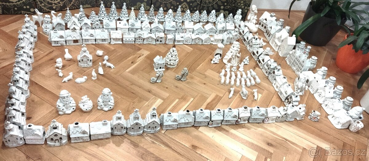 Prodám jako celek,nerozprodávám po kusech.Bílý retro porcelá