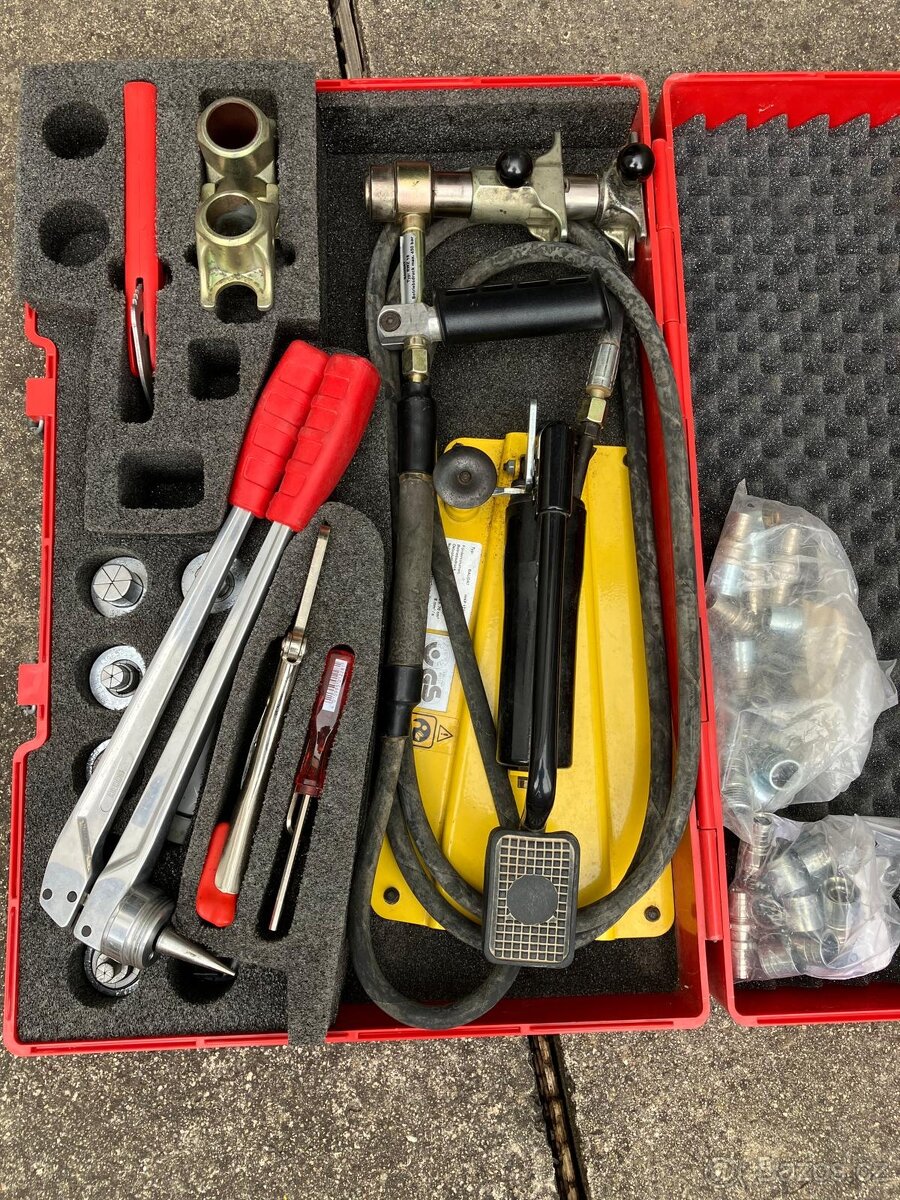 Instalatérské nářadí