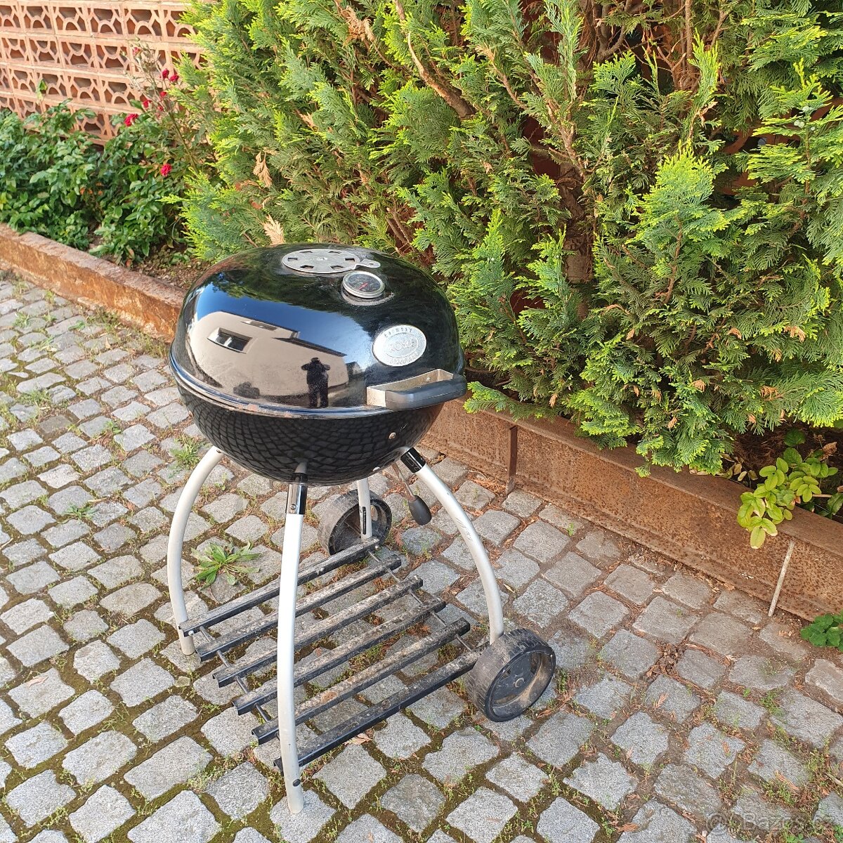 Prodám pěkný plechový gril za 390,-Kč