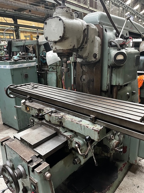 Univerzální frézka FWA32