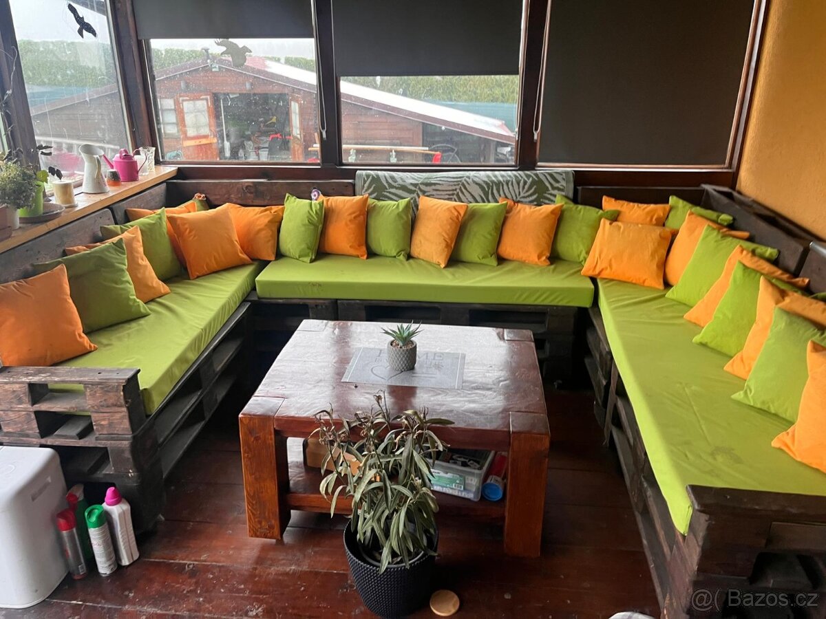 Venkovní paletové posezení