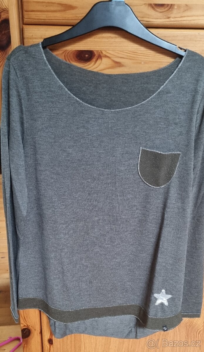 Dámský tmavě zelený svetřík (triko) sdlouhým rukávem