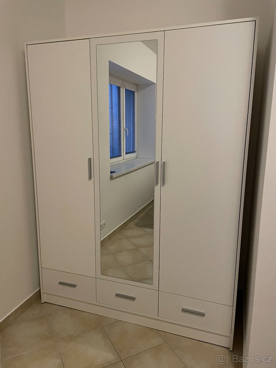 Šatní skříň se šuplíky a zrcadlem, bílá 150x200x58 cm