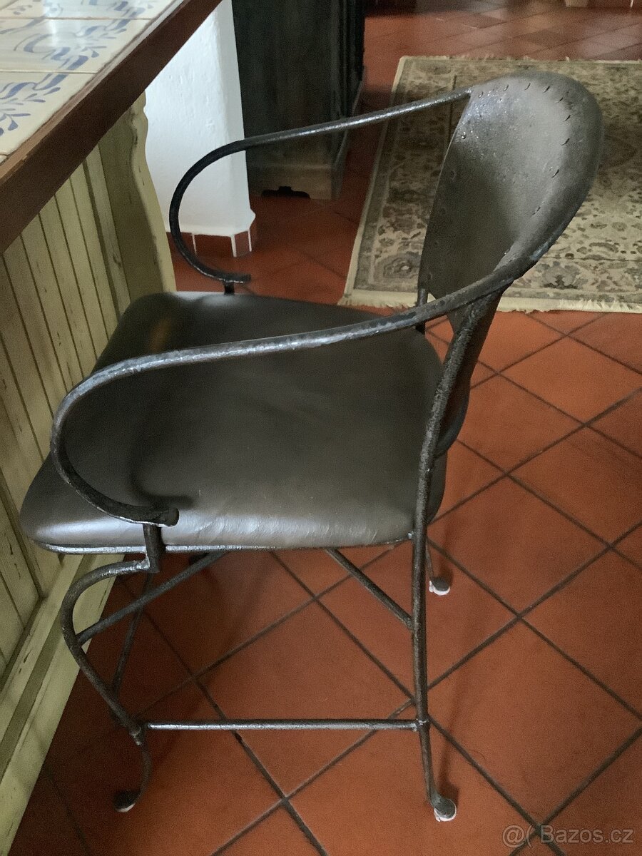 Kovaná barová židle