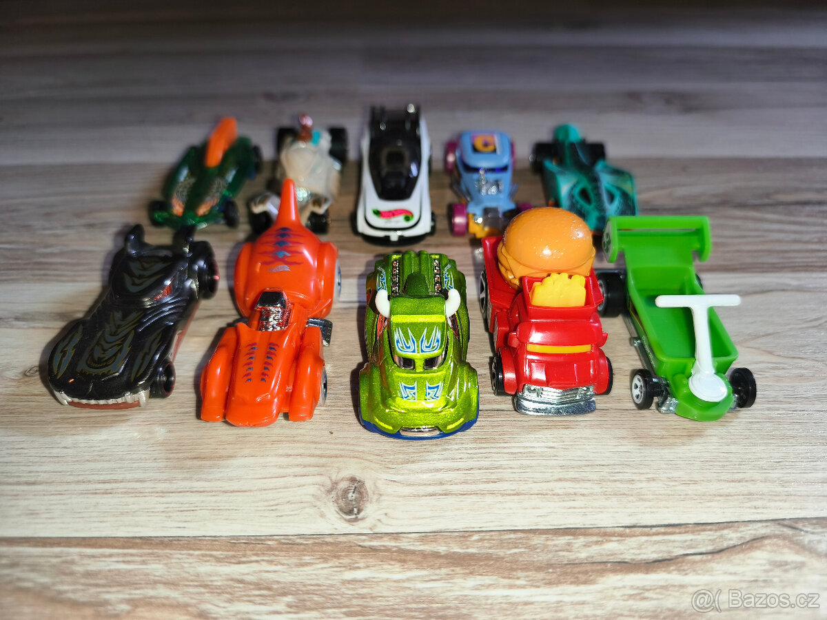 Sada 10 autíček Hot Wheels Mattel