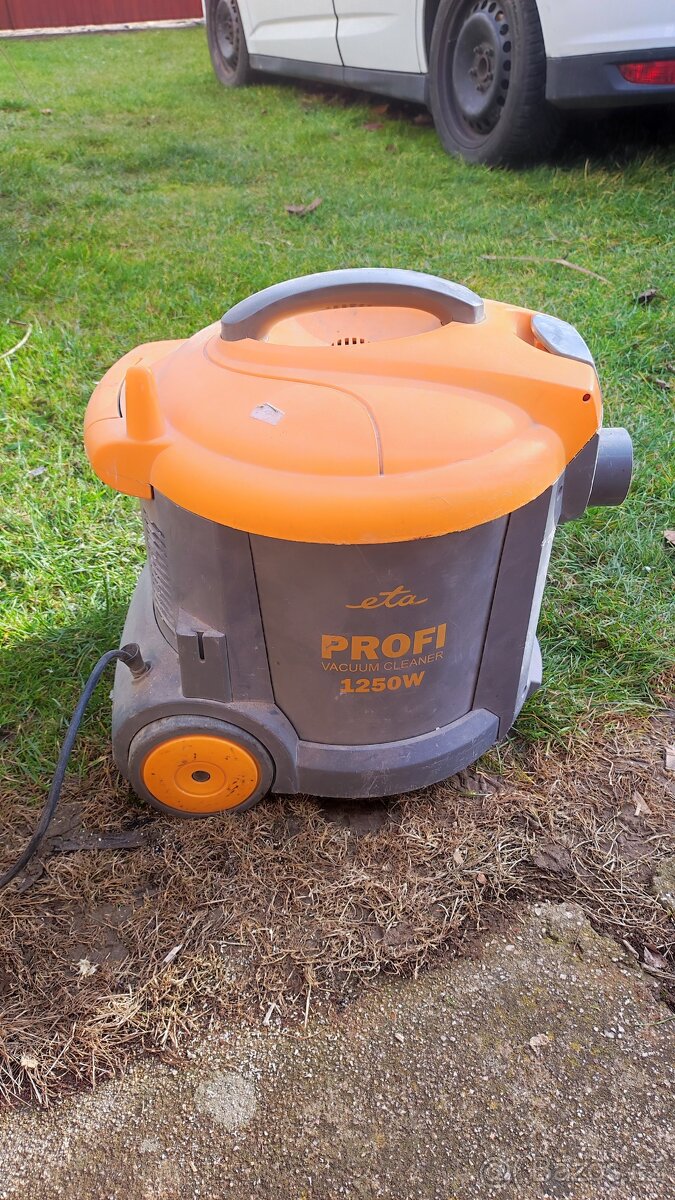 Průmyslový vysavač