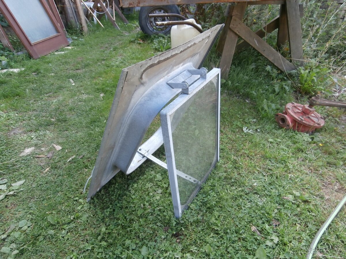 Střešní výlez (okno, vylejzák)