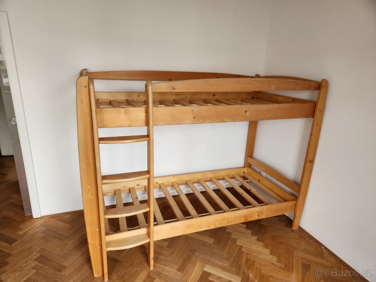 dřevěná masivní palanda