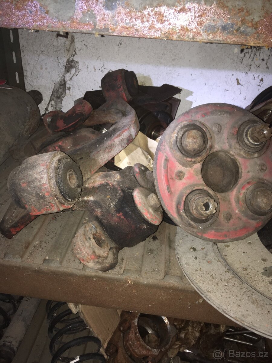 DT 75 pásový traktor buldozer