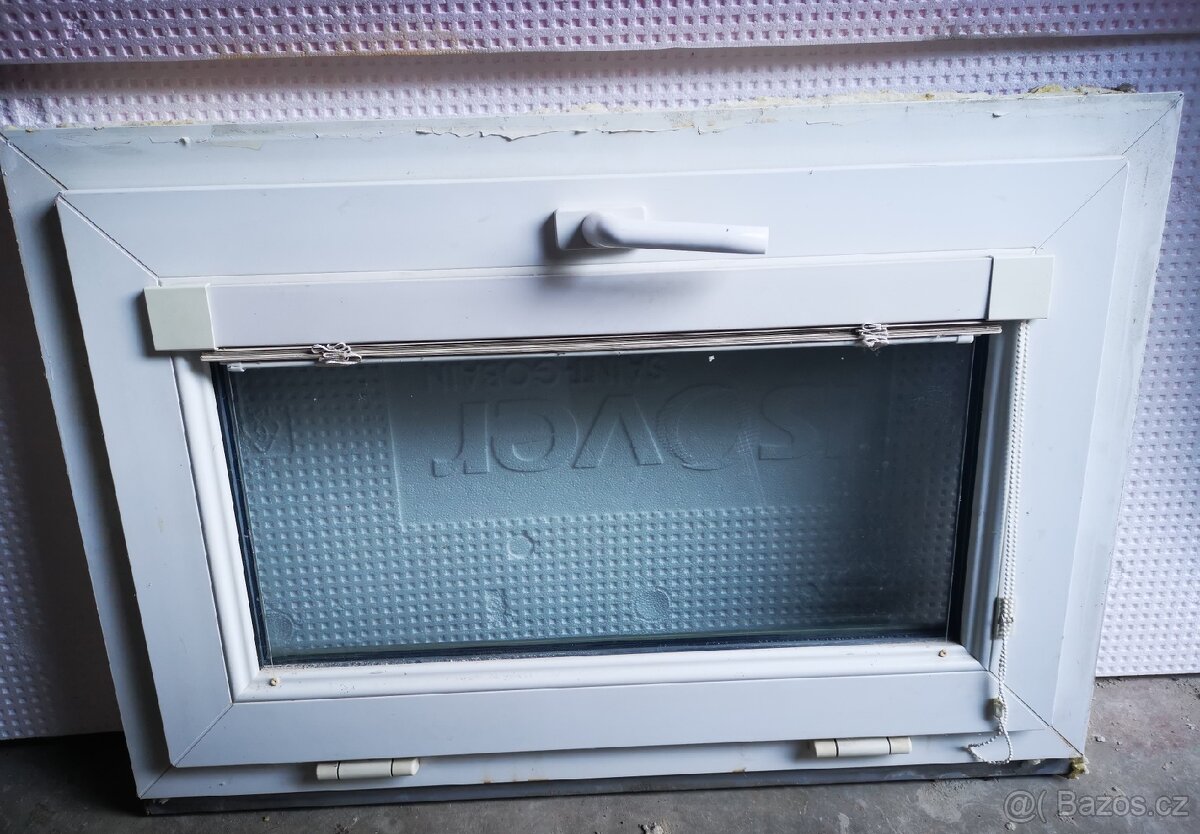 Plastové okno 84x60cm