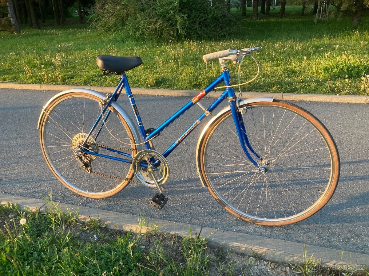 Zachovalé retro kolo Favorit, můžeš sednout a jet