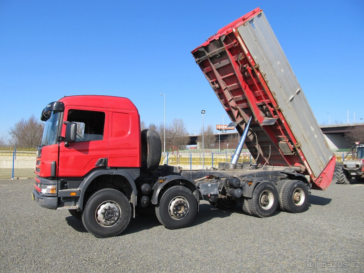Scania DC 1201 8x6 sklápěč