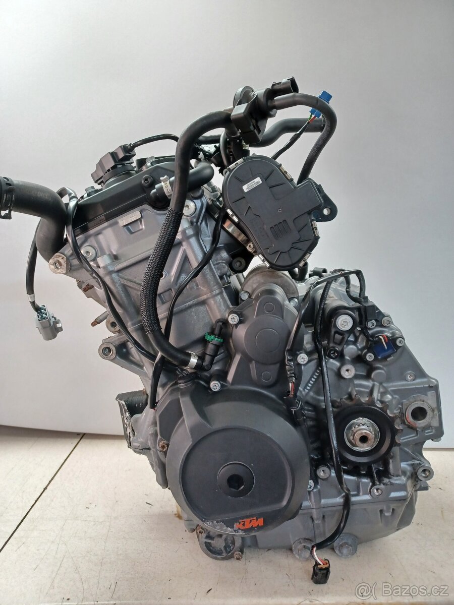 KTM 890 DUKE R - MOTOR