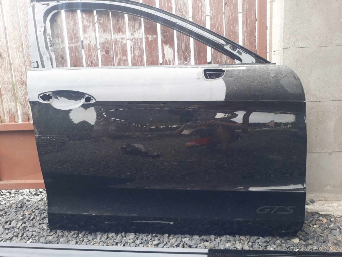 porsche panamera boční přední pravé dveře s prahem