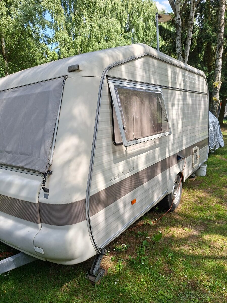 Karavan s předstanem
